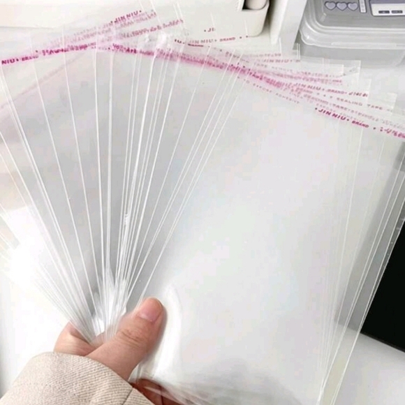 ✨️🤍 100 13"x 9" piece  clear plastic giftbag/ shipping supplies  ✨️🤍 - Picture 1 of 4